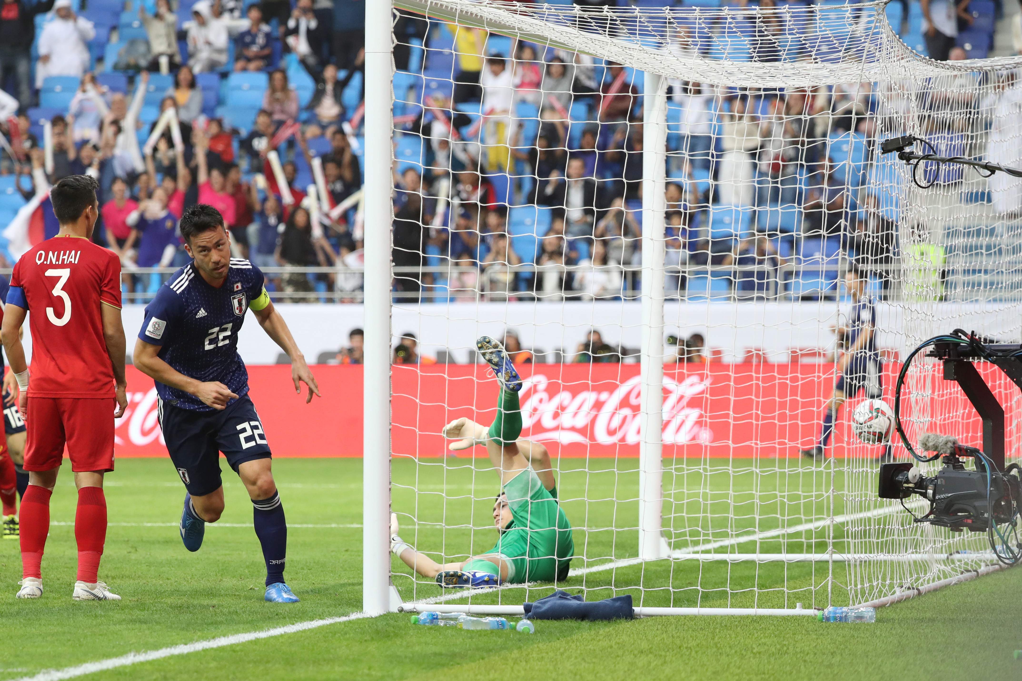 亚洲杯-堂安律点射建功 日本1-0险胜越南进四强_越南队