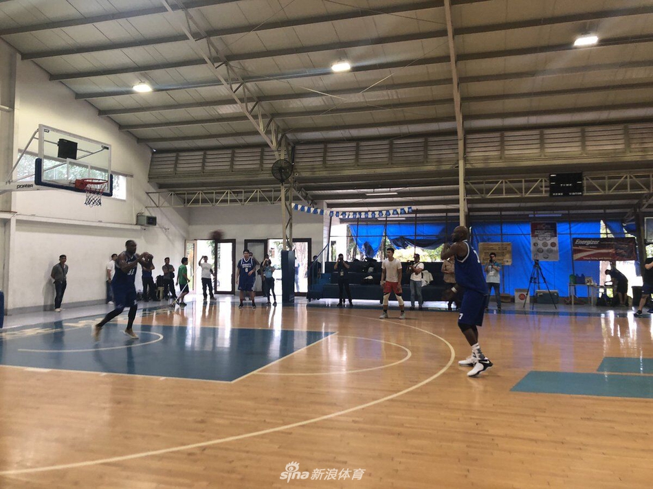 北京时间1月26日，前NBA球员拉马尔-奥多姆正和菲律宾Mighty Sports篮球队的队友们一起备战即将到来的迪拜国际篮球锦标赛。