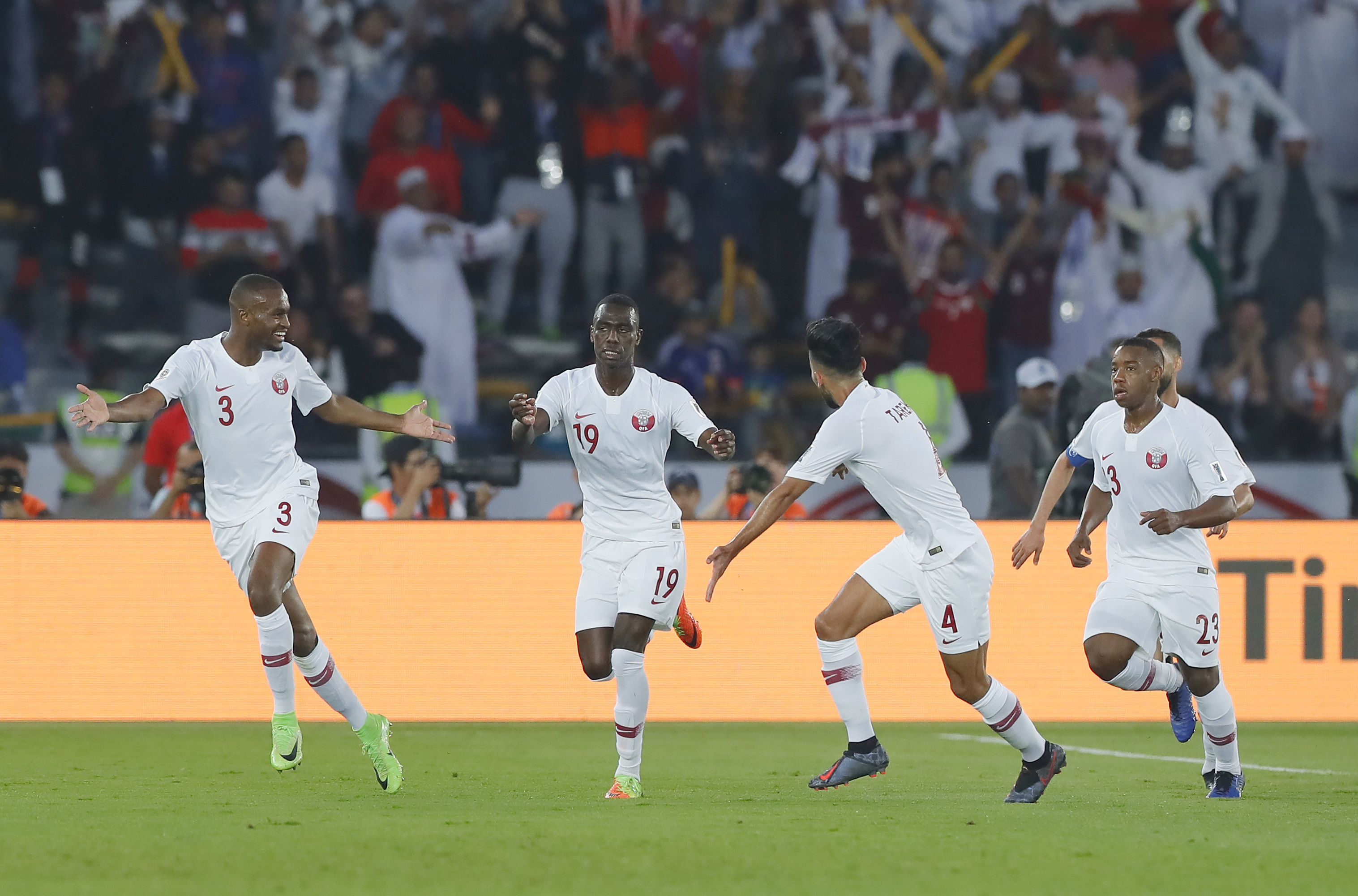 亚洲杯-卡塔尔两神仙球3-1日本 首夺亚洲杯冠军_卡塔尔队