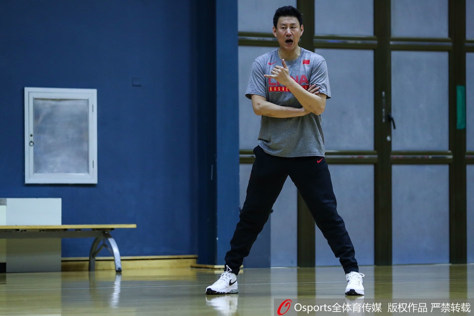 2019年2月17日，2019年篮球世界杯亚洲区预选赛前瞻，中国男篮公开训练，周琦现身受关注