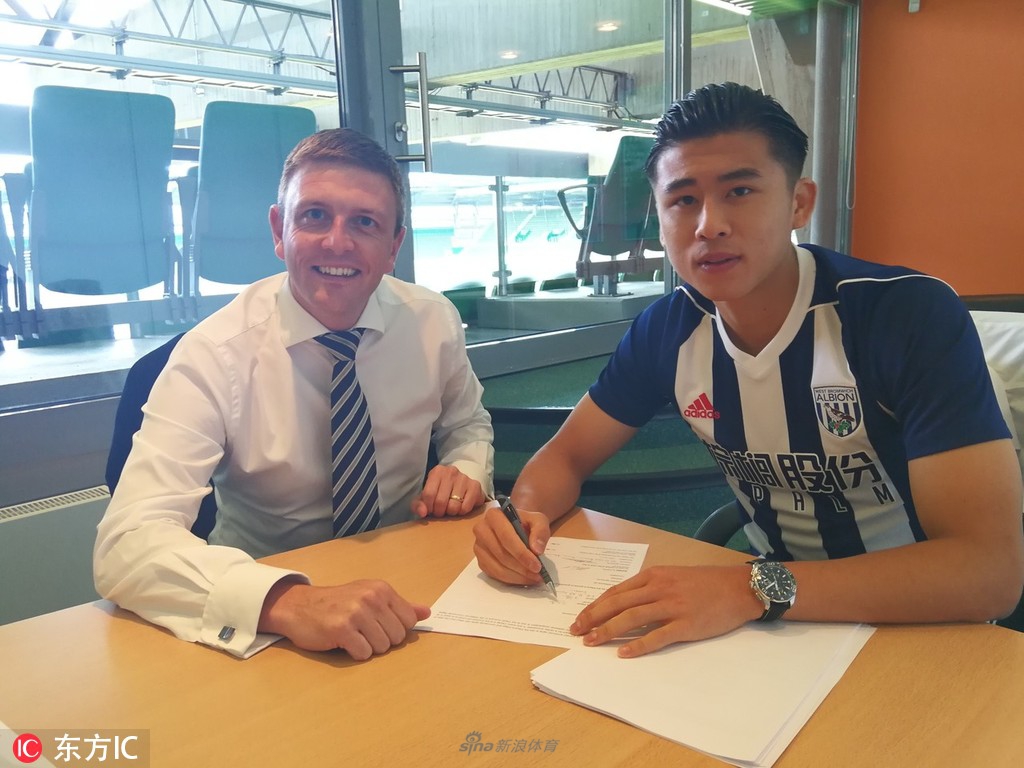 2017年7月3日，张玉宁转会至英超西布罗姆维奇足球俱乐部，签约5年。