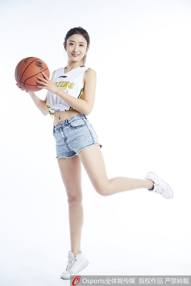 2019年2月27日，北控篮球宝贝Dream-Dance啦啦队写真，笑容清纯秀修长美腿。