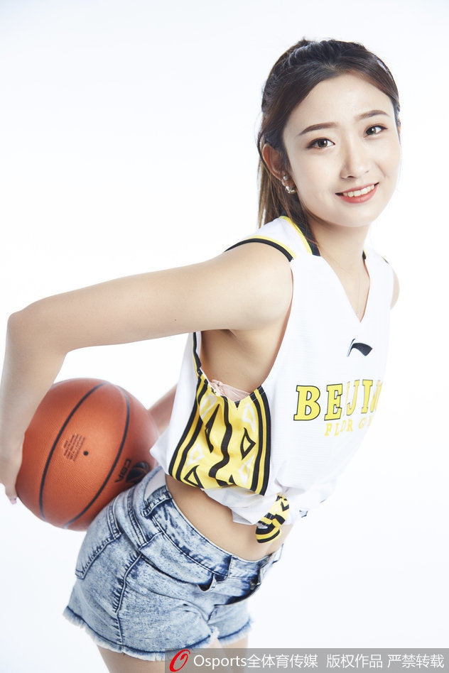 2019年2月27日，北控篮球宝贝Dream-Dance啦啦队写真，笑容清纯秀修长美腿。