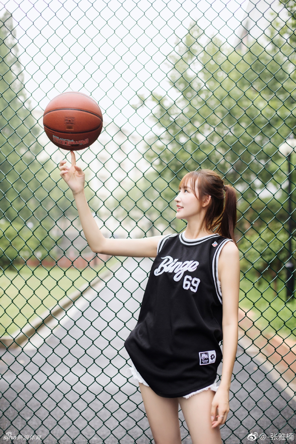 带着“仙气”的篮球女孩@-张雅楠 ，要不要跟她约一场球？