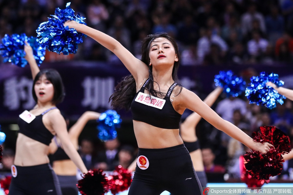 2019年3月27日，2018-2019赛季CBA季后赛1/4决赛第2场：深圳新世纪vs北京首钢，篮球宝贝热舞助威。