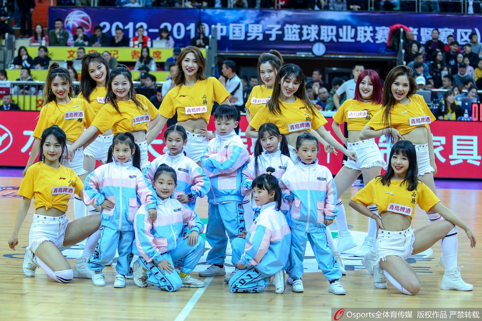 北京时间3月31日，CBA季后赛广厦VS新疆、福建VS辽宁，篮球宝贝热舞助威。