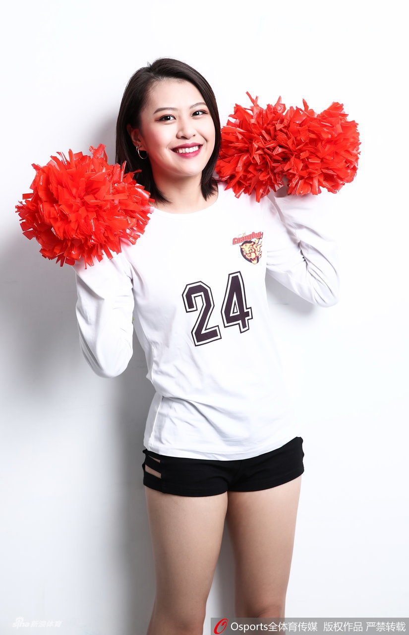 2019年4月4日，广东宏远篮球宝贝舞时尚啦啦队写真，性感撩人助力广东男篮夺取九冠。