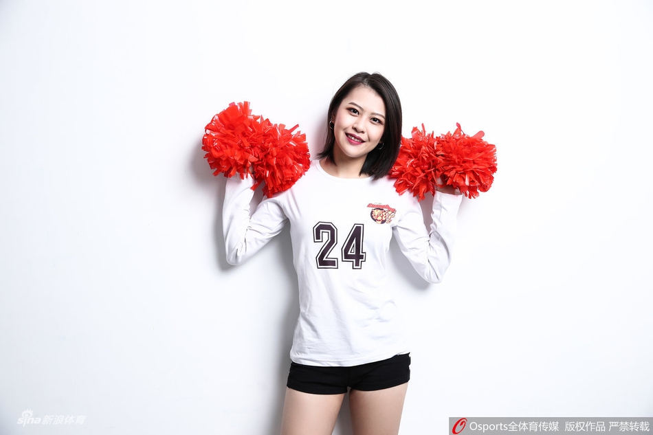 2019年4月4日，广东宏远篮球宝贝舞时尚啦啦队写真，性感撩人助力广东男篮夺取九冠。