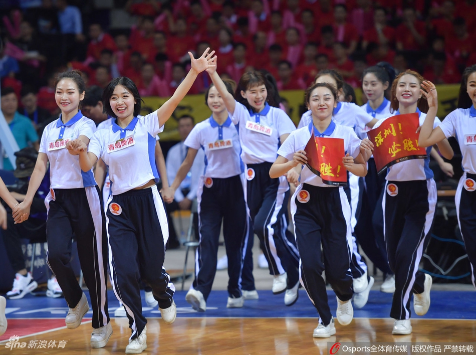 2018-2019赛季CBA季后赛1/4决赛第5场：深圳淘汰北京晋级，篮球宝贝性感热舞助威。