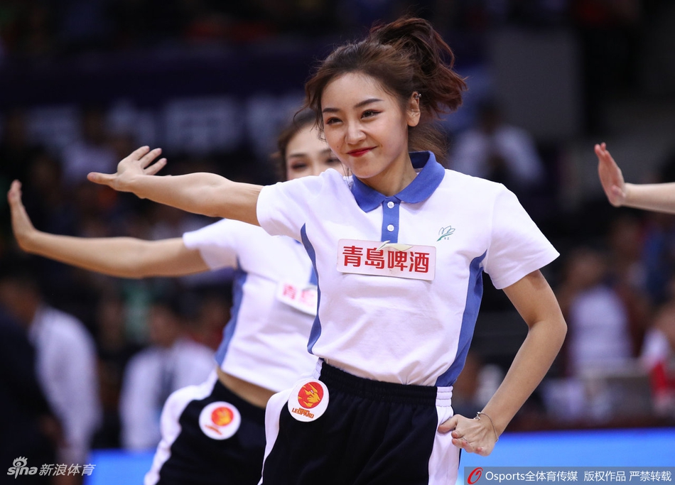 2018-2019赛季CBA季后赛1/4决赛第5场：深圳淘汰北京晋级，篮球宝贝性感热舞助威。