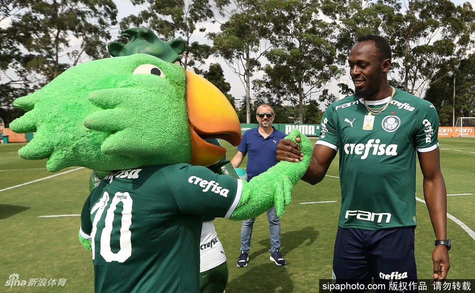 2019年4月5日-巴西圣保罗-圣保罗-前短跑运动员博尔特访问帕尔梅拉斯期间访问了帕尔梅拉斯足球学院。