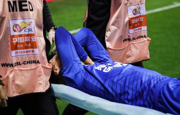 申花通告蒋圣龙伤情：右膝外侧副韧带撕裂 康复期8周_比赛