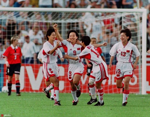 回首99女足：靠坚持赢来尊重 一直没有离开足球_中国女足