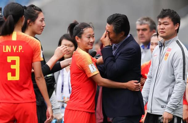 人民日报：女足斗志击中贾秀全内心 她们赋予足球让人流泪的力量_中国