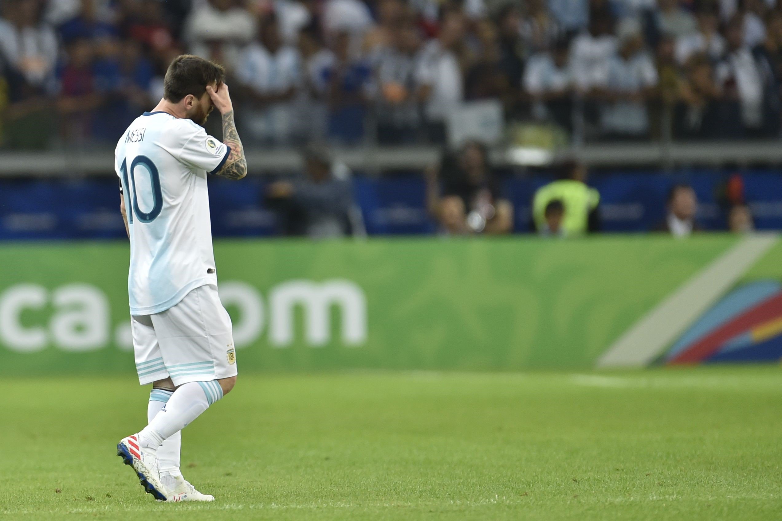 美洲杯-梅西哑火进攻瘫痪 半场阿根廷0-1出线告急_阿尔马尼