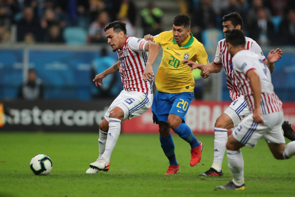 美洲杯-14分钟双方领4黄牌 巴西半场暂0-0巴拉圭_苏斯
