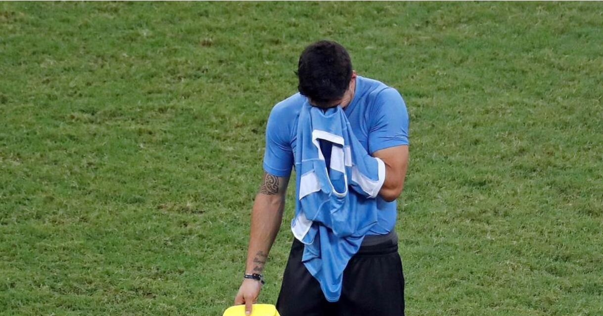 惨！苏神失点痛哭离场 乌拉圭3次破门被VAR取消_苏亚雷斯