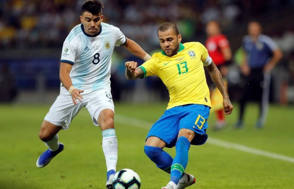 美洲杯-热苏斯破门阿圭罗中框 巴西半场1-0阿根廷_梅西
