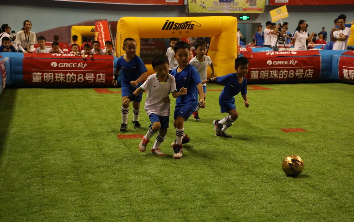 全国幼儿足球嘉年华举行 超800名小球员参赛_伯特