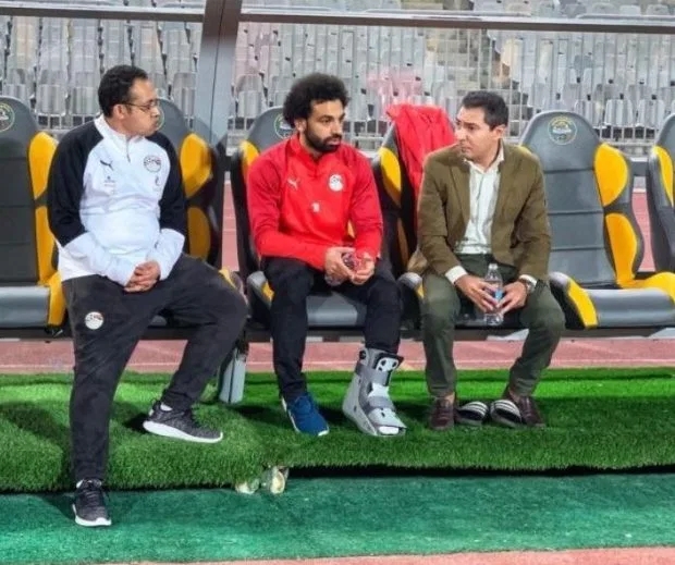 萨拉赫脚穿护具赴埃及报到 将缺席两场国家队比赛_治疗