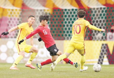 国足与韩国队差距明显 疲于防守零射正非常尴尬_比赛