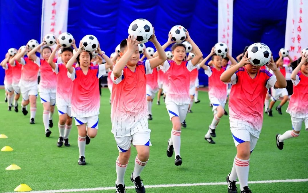 中国足球三重解析：制度之困 “12岁困境”是噩梦_校园