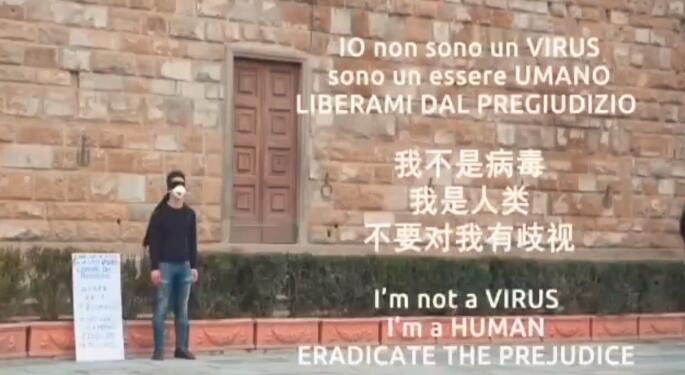 暖心！国人意大利街头立标语“我不是病毒” 路人为他摘口罩_中国