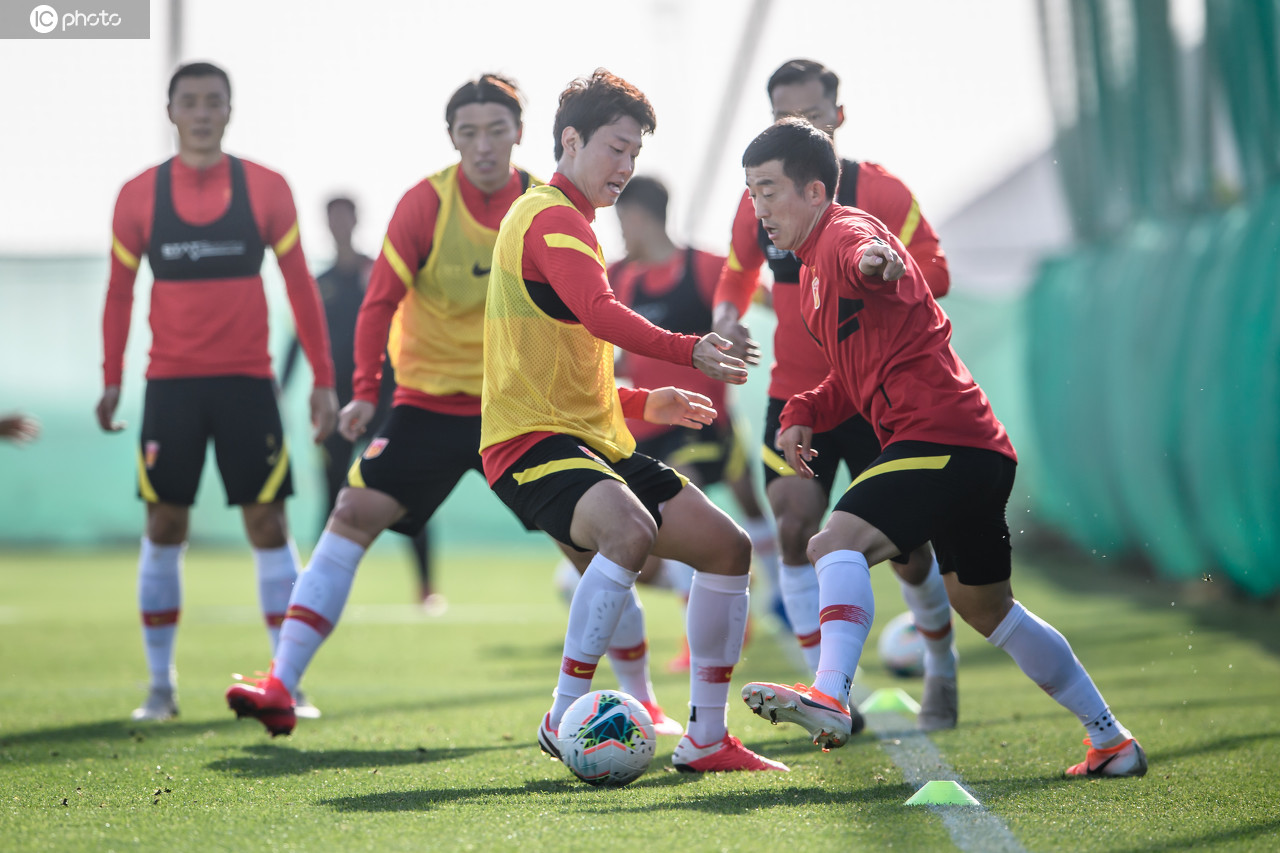 恒大3名归化球员已抵达广州 未来有望代表国足参赛_隔离