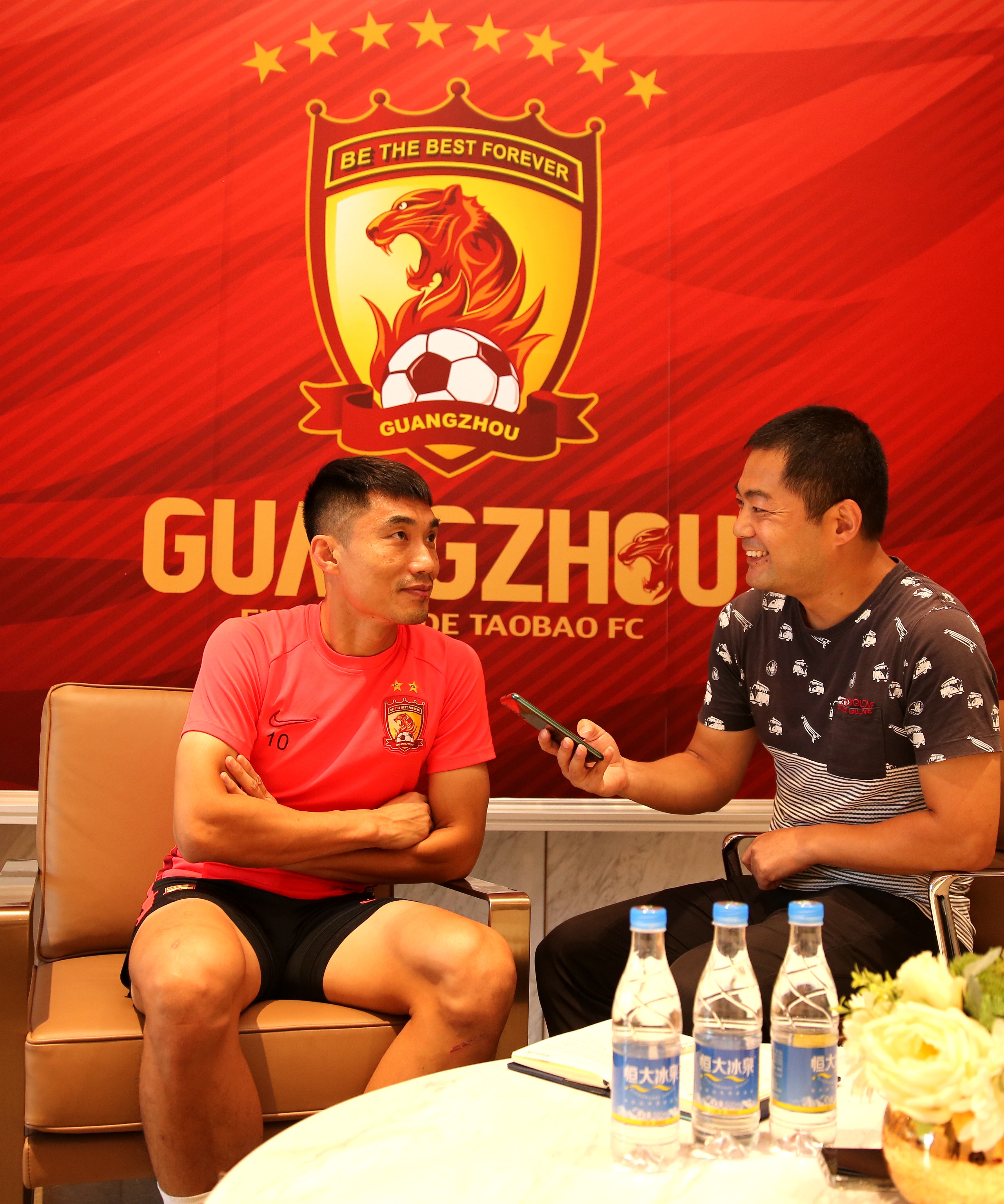 郑智：做好球员本分希望成优秀教练 为中国足球做贡献_转型