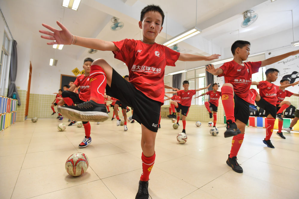 中国足球青训迎来分水岭 国足或在2025年后出成绩_大足