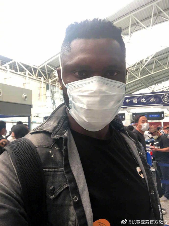 亚泰外援阿隆19日抵达广州 隔离14天后与球队会合_尼日利亚