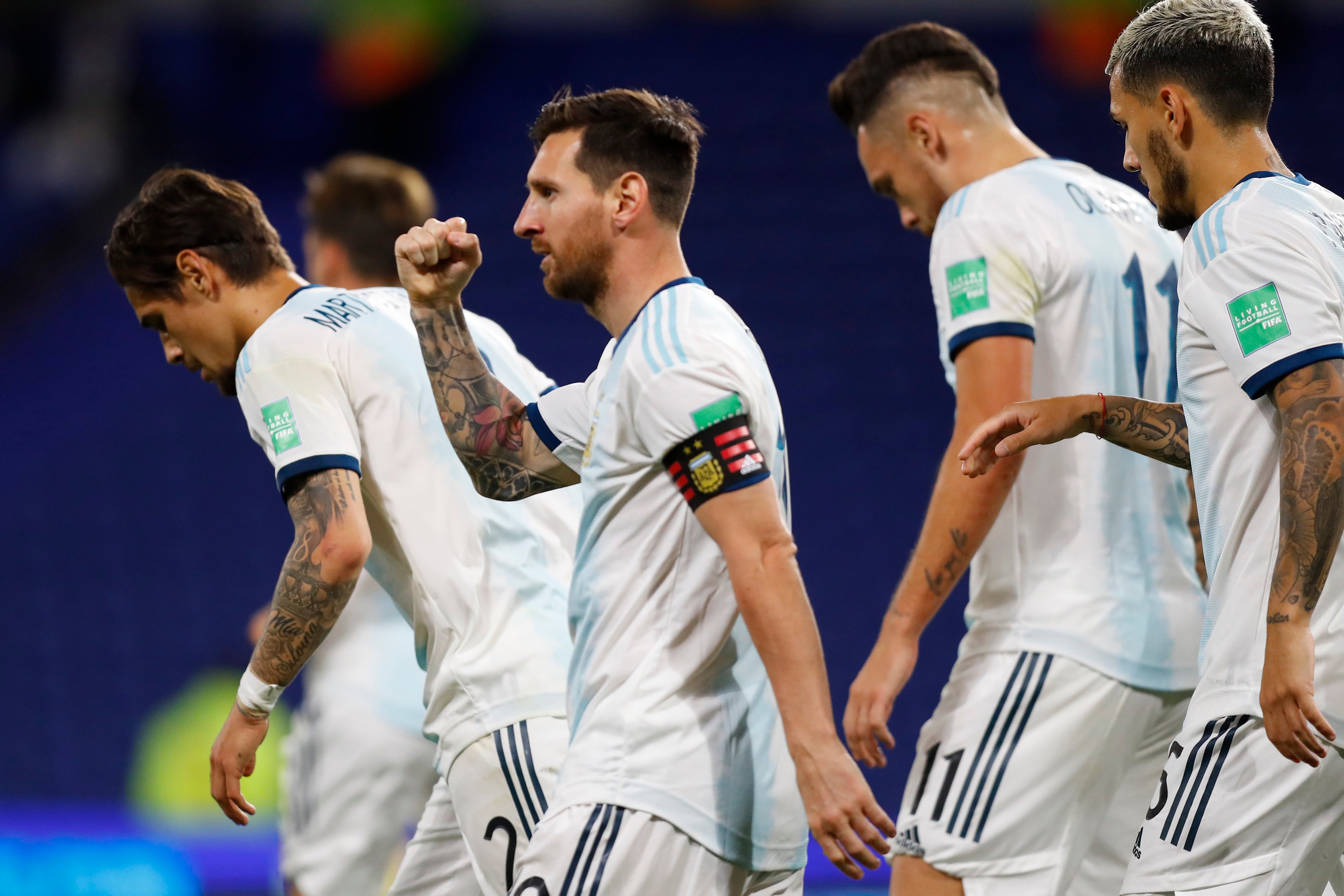 世预赛-梅西点球打破僵局 半场阿根廷1-0厄瓜多尔_帕雷德斯