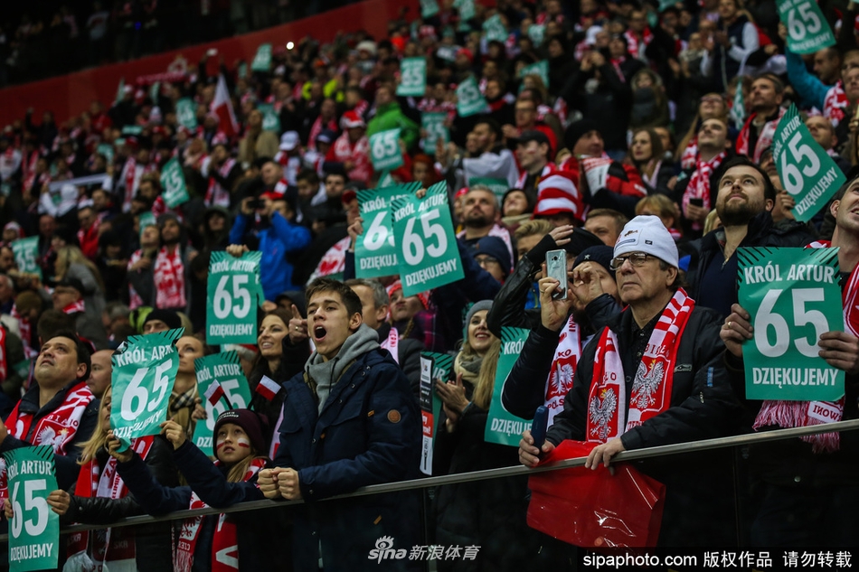 当地时间2017年11月10日，波兰华沙，国际足球友谊赛：波兰0-0闷平乌拉圭。