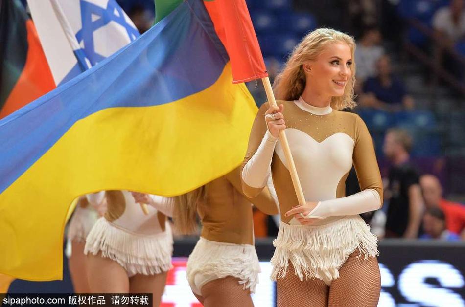 2017年9月4日讯，激情四射豪放热舞！男篮欧洲杯美女啦啦队精选。