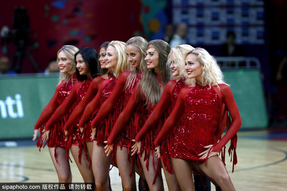 2017年9月11日讯，男篮欧洲杯淘汰赛美女啦啦队精选，风情万种激情献舞。