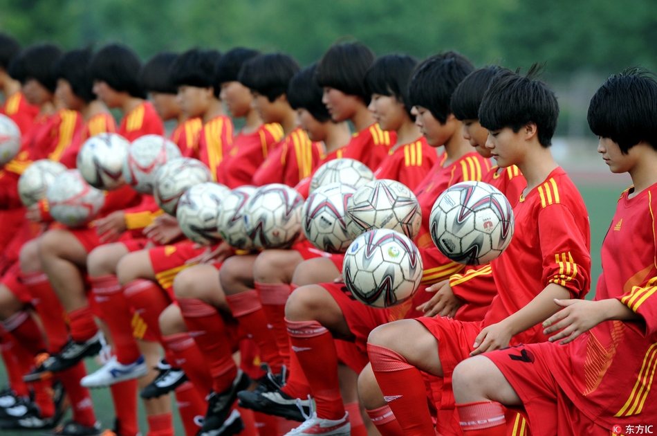 2017年12月24日，近日，山东省郯城县第一中学女子足球队接到中国中学生体育协会的商函，将代表中国参加明年3月在以色列举办的2018年世界中学生五人制足球锦标赛。据了解，郯城一中女足成立于2009年7月，多次在全国中学生足球大赛中获得好成绩。