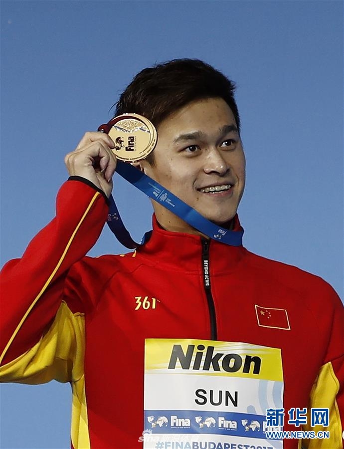孙杨（中国） 26岁，男子游泳运动员。孙杨2017年在布达佩斯游泳世锦赛成就400米自由泳三连冠，并以打破亚洲纪录的成绩夺得200米自由泳个人首枚世锦赛金牌，至此在世锦赛200米至1500米的四个自由泳项目中均拿到冠军。他被国际泳联授予中国游泳运动杰出贡献奖。新华社记者丁旭摄