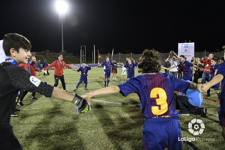 @巴塞罗那足球俱乐部 U12 又夺冠了！为小朋友们点赞！