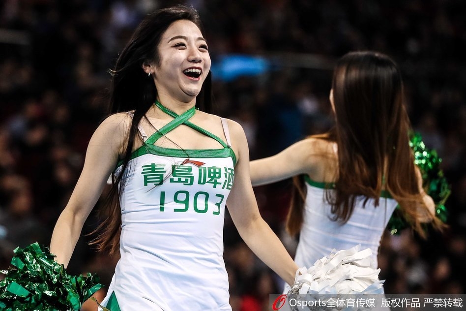 1月5日，2017-2018赛季CBA联赛第24轮：北京首钢vs天津荣钢 篮球宝贝热舞助威。