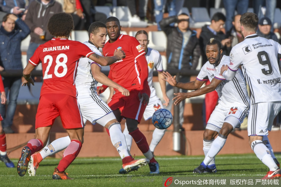 1月15日，在一场足球友谊赛中，中超天津权健1-战平瑞超巴塞尔，郑达伦头球建功。