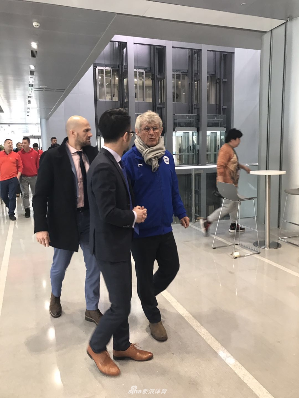 北京时间1月18日，卡塔尔足球大使、足金联赛梦想导师米卢造访新浪。