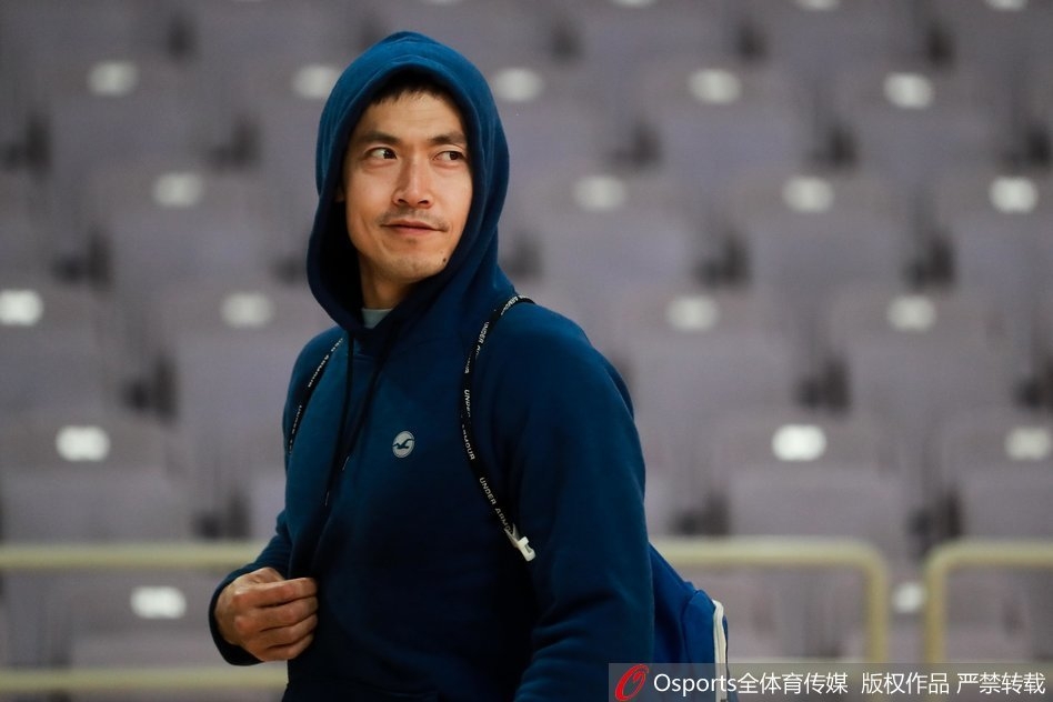 张庆鹏1981年3月28出生于辽宁抚顺，篮球运动员，控球后卫，现效力于山东高速。张庆鹏是CBA赛场屈指可数的组织后卫之一。2015年5月25日，获得沈阳体育学院硕士学位 。