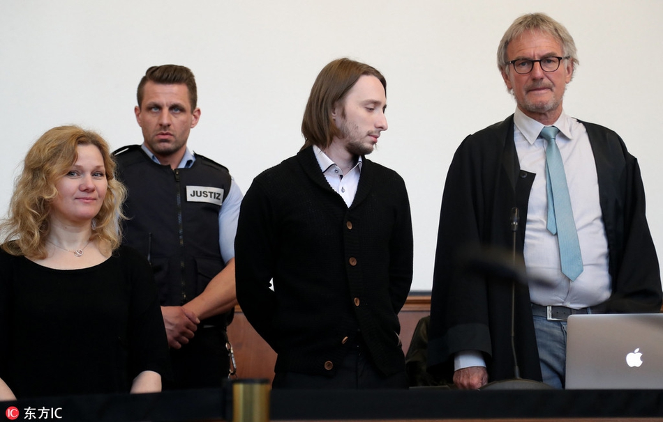 当地时间2018年4月25日，德国多特蒙德，涉嫌袭击多特蒙德足球俱乐部大巴的嫌疑人谢尔盖-W出庭受审，多名多特蒙德足球俱乐部球员出庭作证。