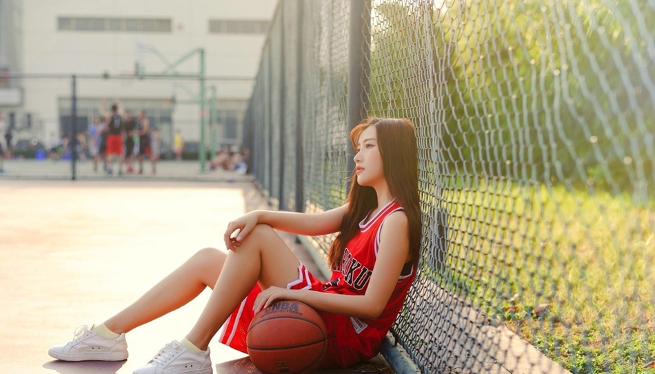篮球美女仲秋秋图片